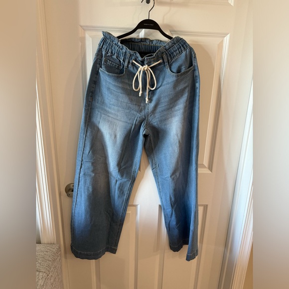 Wide leg jeans with stretchy waistband and tie, size medium (8-10) - Picture 1 of 3